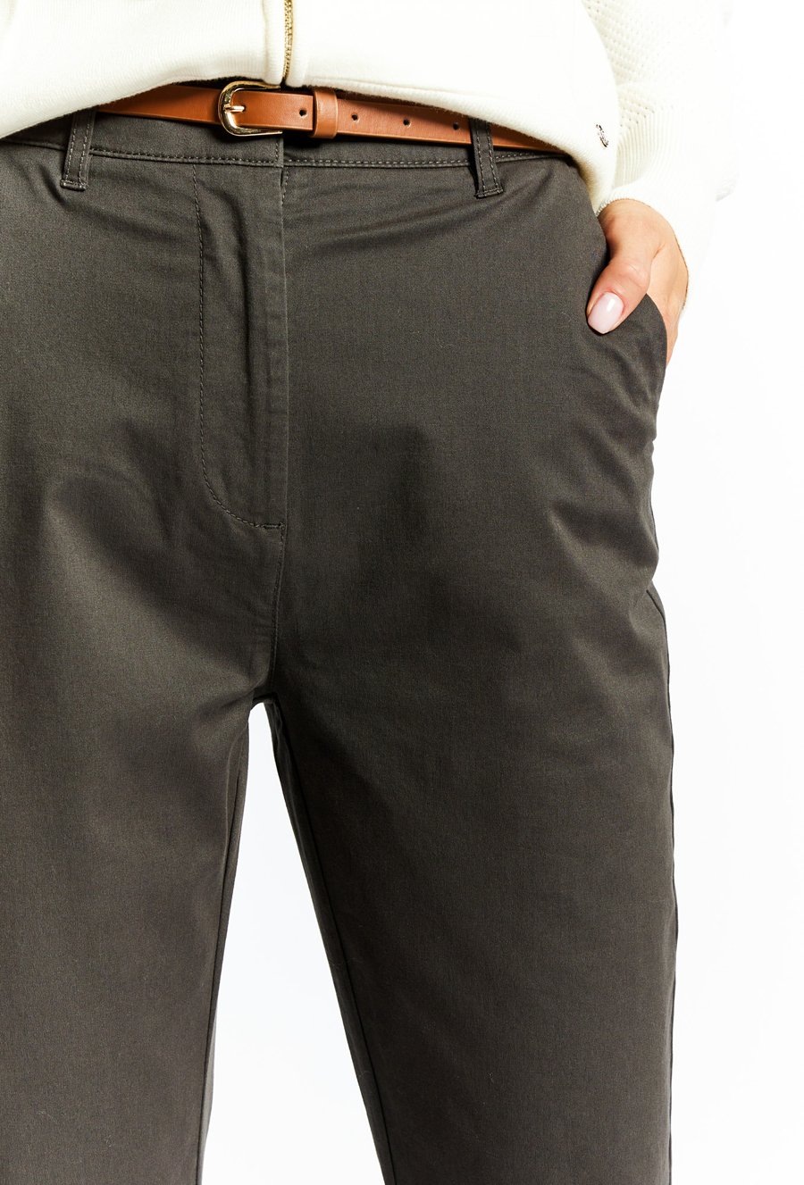 Materiałowe spodnie z paskiem