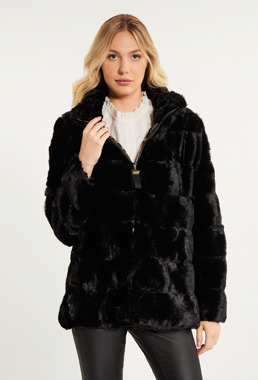 Kurtka damska z kołnierzem