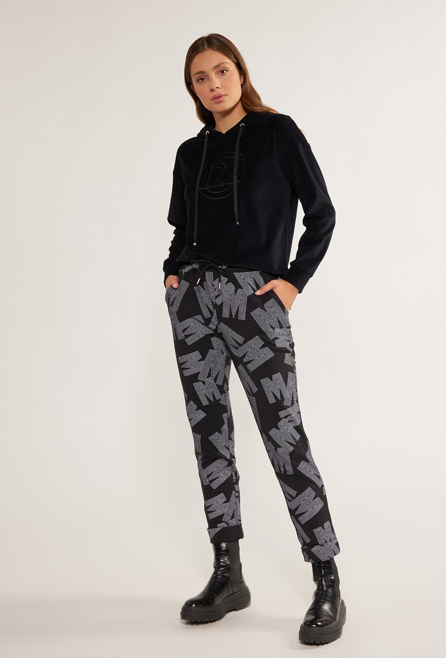 Dresowe spodnie damskie z logo marki