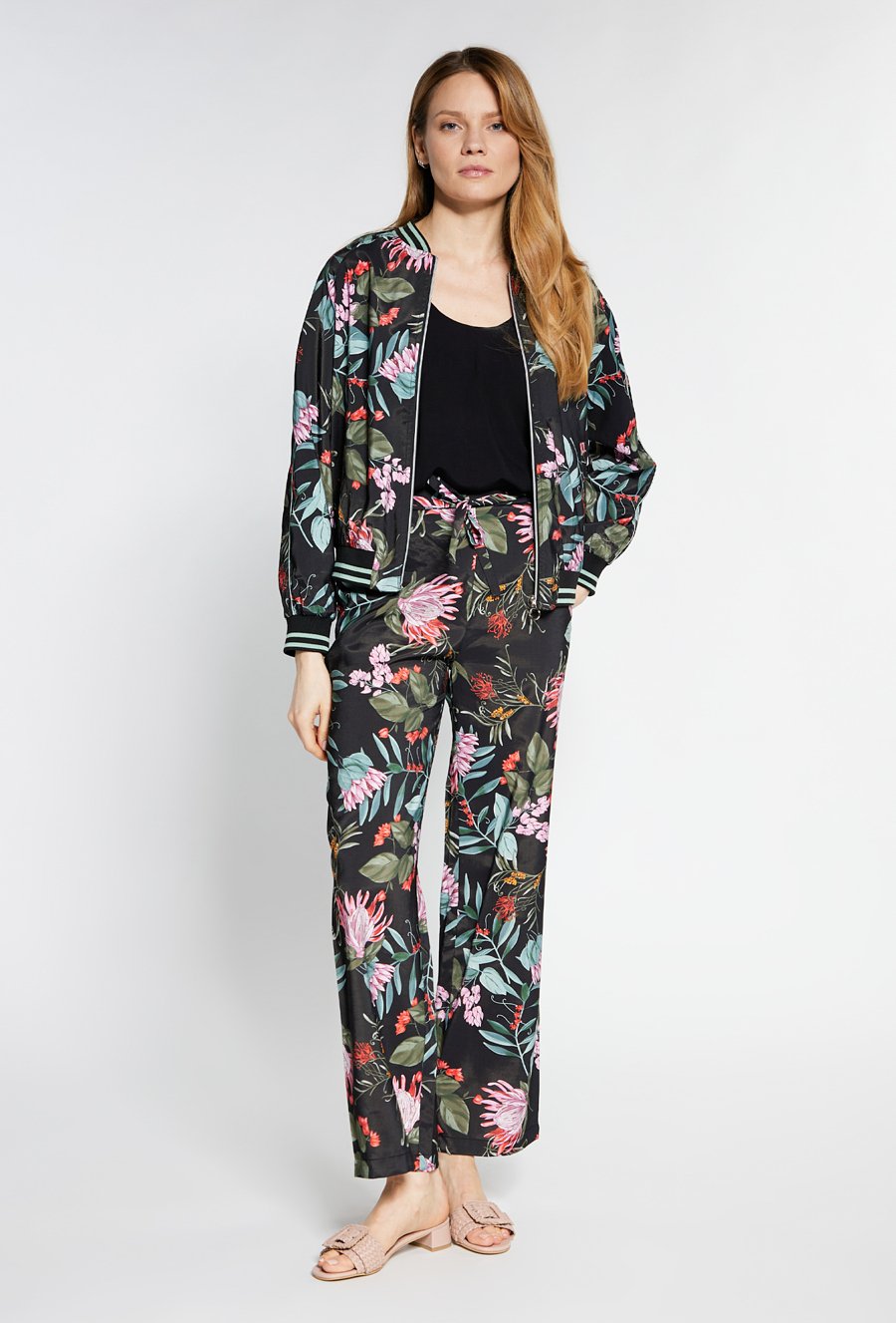 Wzorzyste spodnie z szeroką nogawką