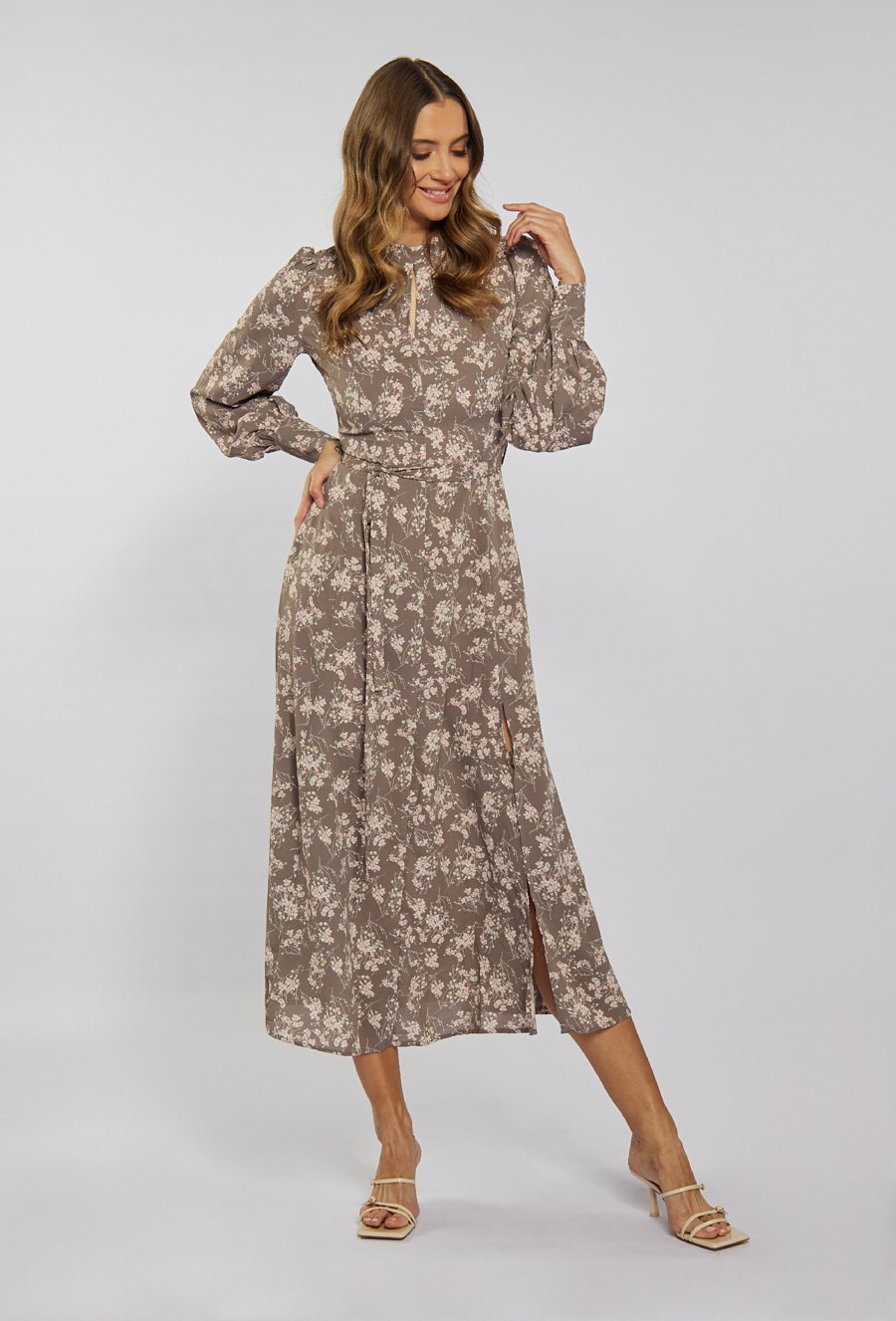 Długa sukienka w kwiaty