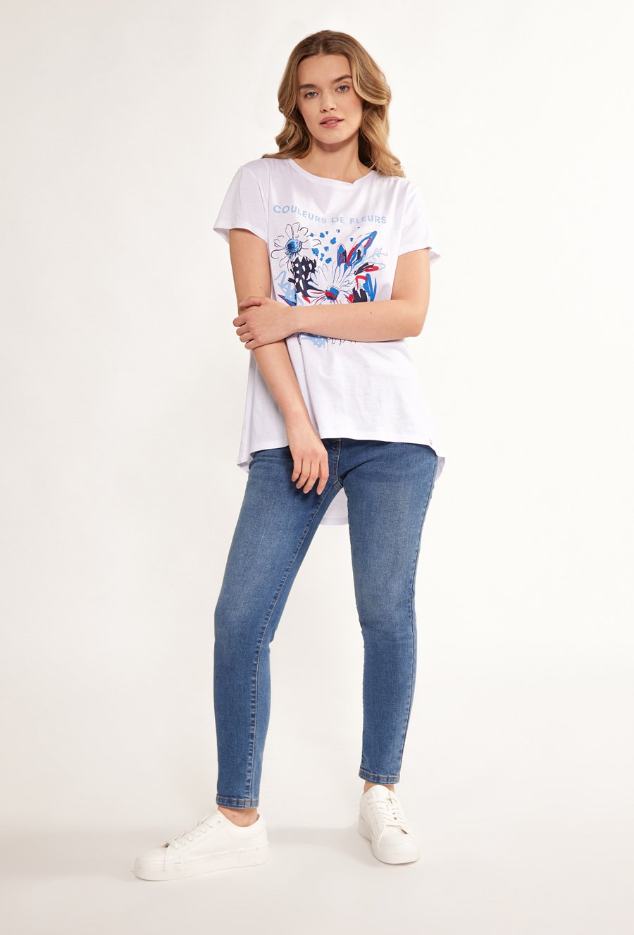 T-shirt damski z dłuższym tyłem