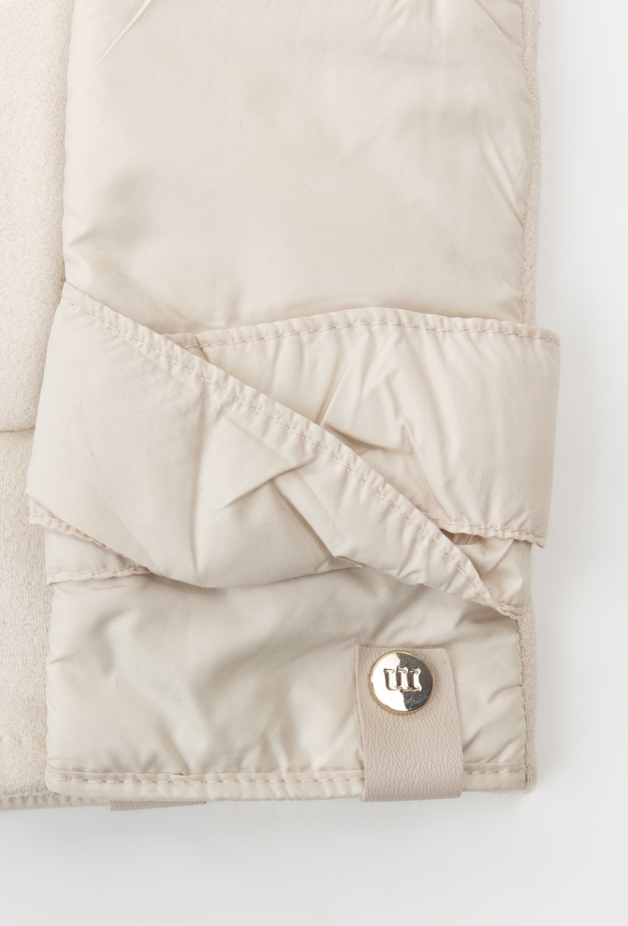 Rękawiczki z ciekawą aplikacją