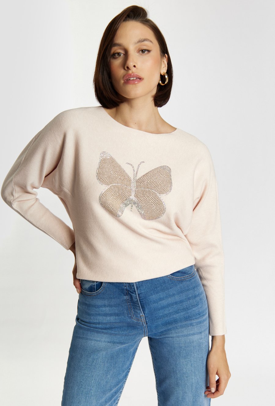 Sweter z dżetowym motylem