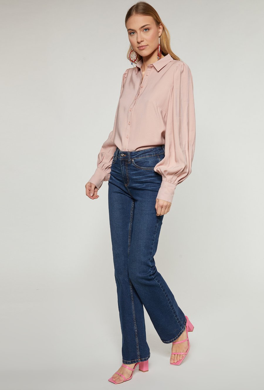 Gładka koszula zapinana na guziki