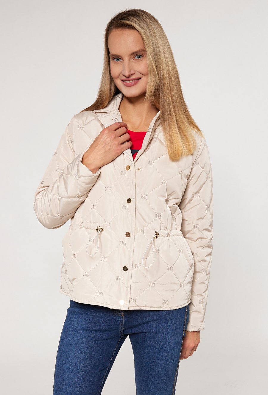 Pikowana kurtka z logo