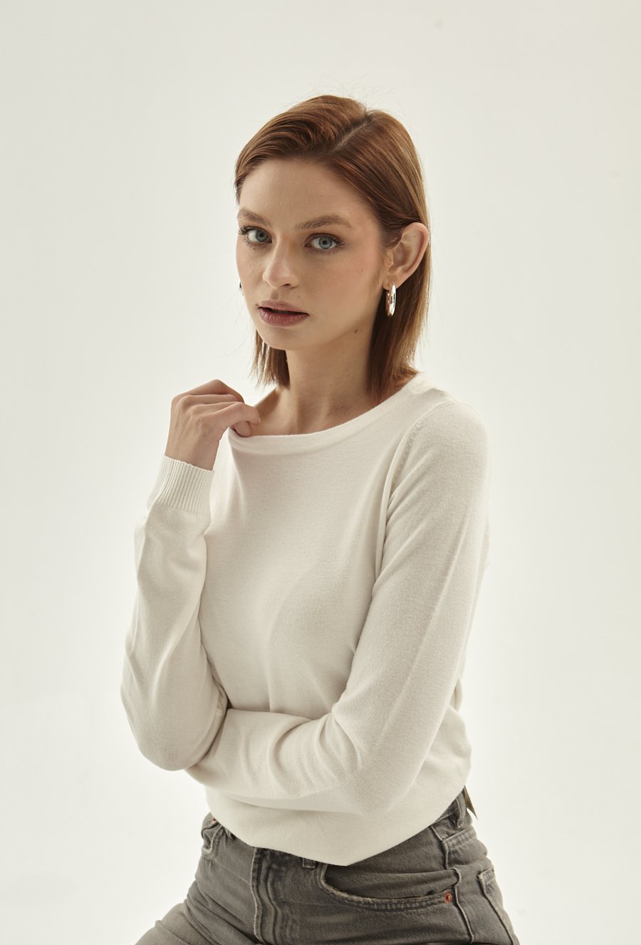 Wiskozowy sweter z kolekcji basic