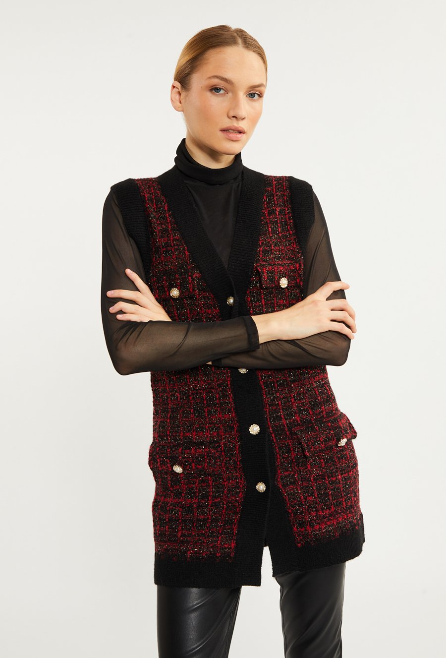 Swetrowa kamizelka z biżuteryjnymi guzikami