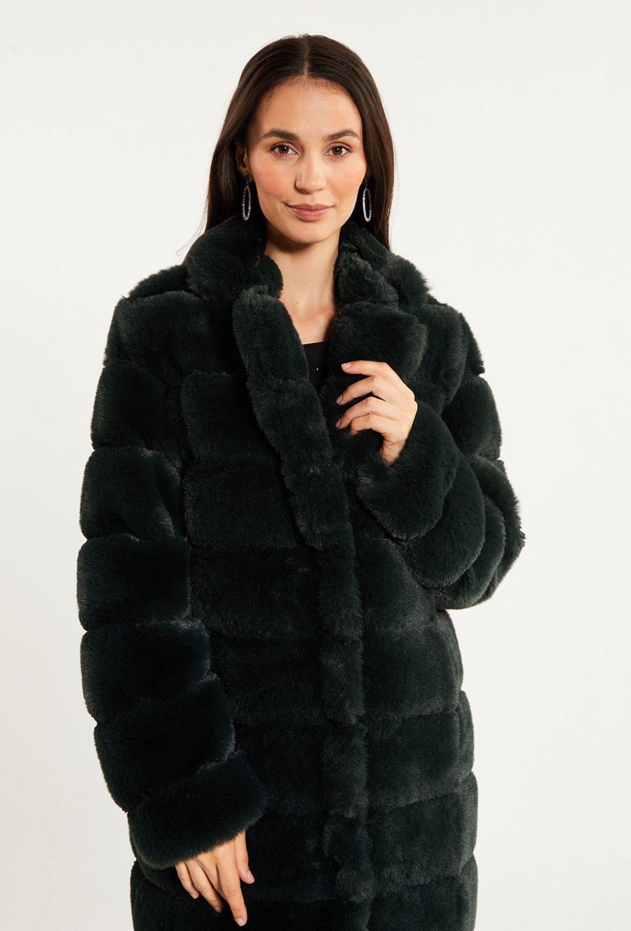 Płaszcz damski z kołnierzem