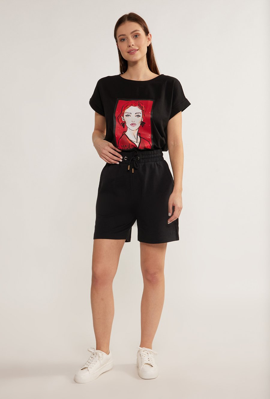 Kr&oacute;tkie dresowe spodenki