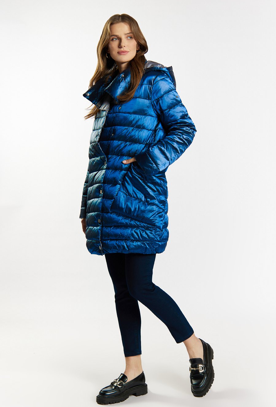 Pikowany płaszcz z kapturem