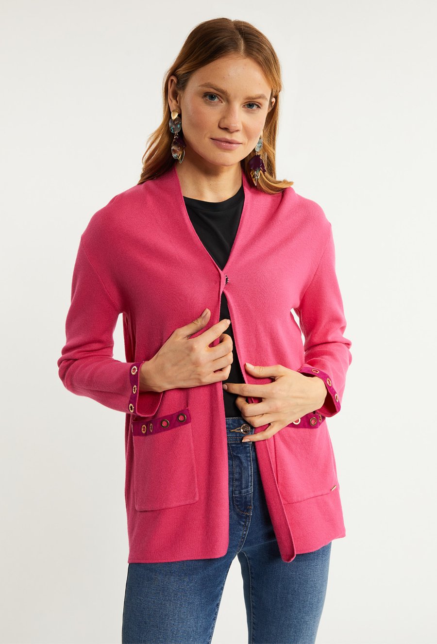 Kardigan damski z ozdobną aplikacją