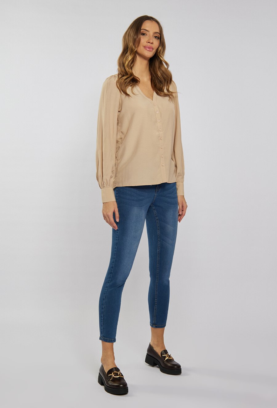 Koszulowa bluzka z dekoltem w literę V