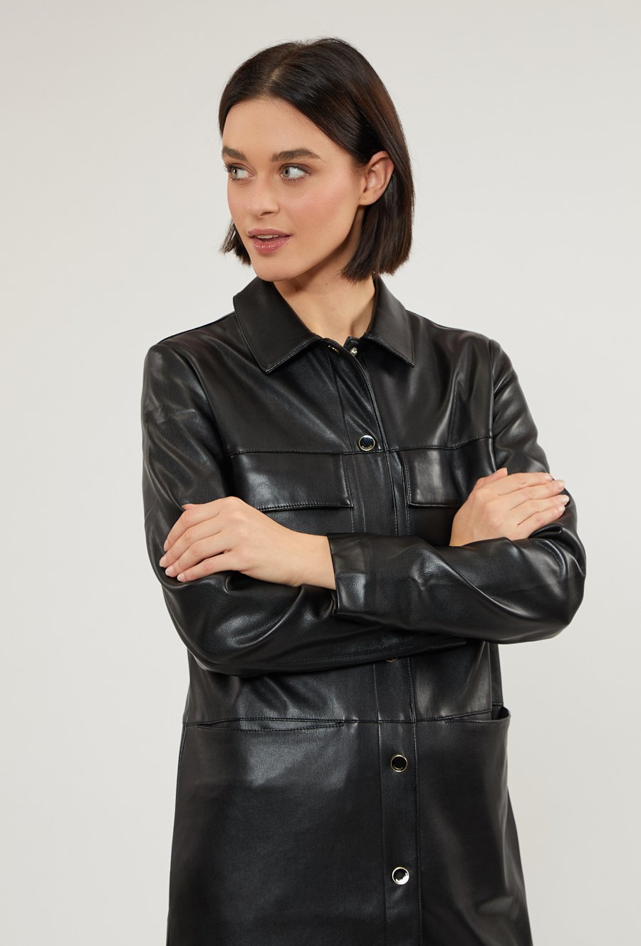 Płaszcz damski z ekosk&oacute;ry