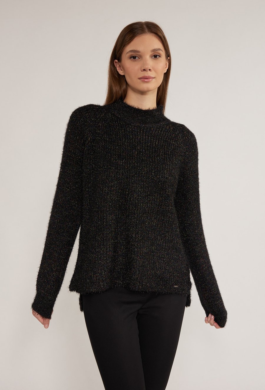 Sweter z dłuższym tyłem