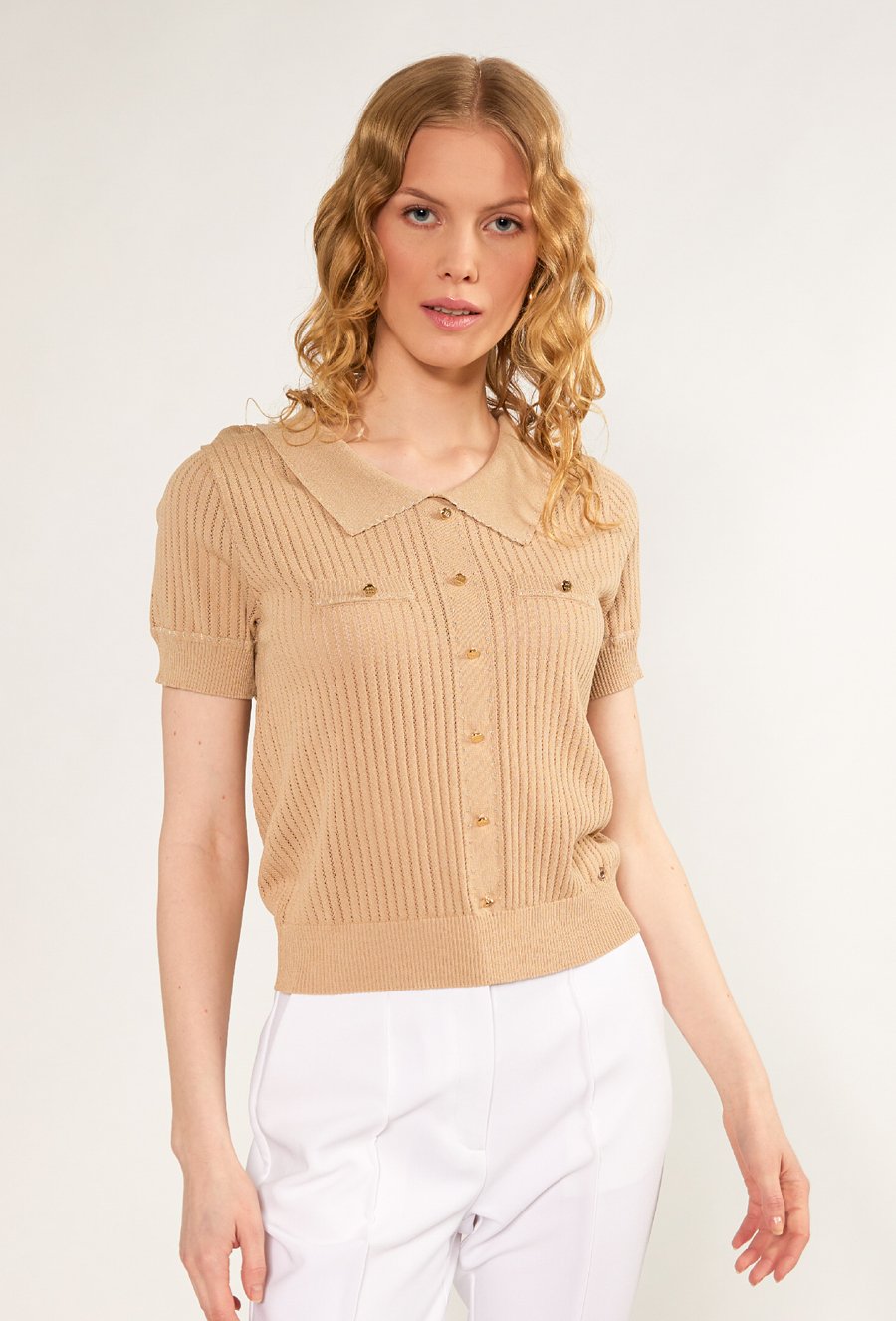 Ażurowy sweterek z kr&oacute;tkim rękawem