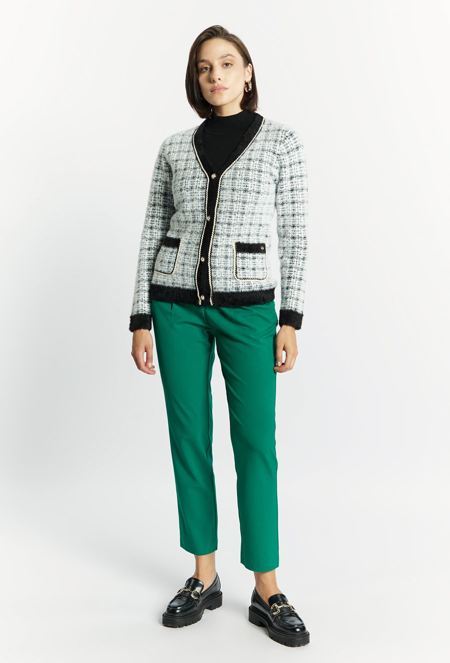 Sweter z kr&oacute;tkim włosiem