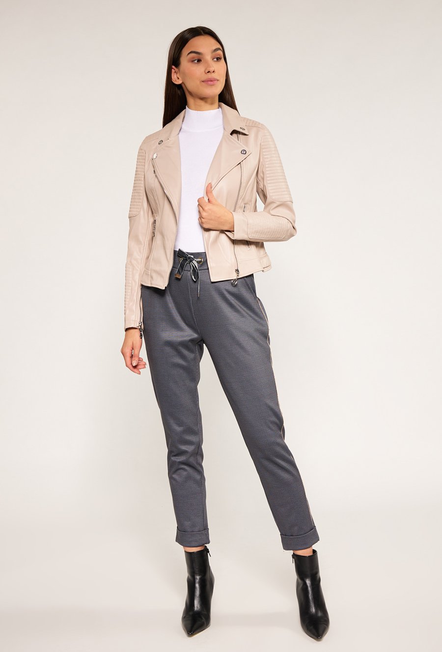 Ramoneska z pikowaniem na rękawach