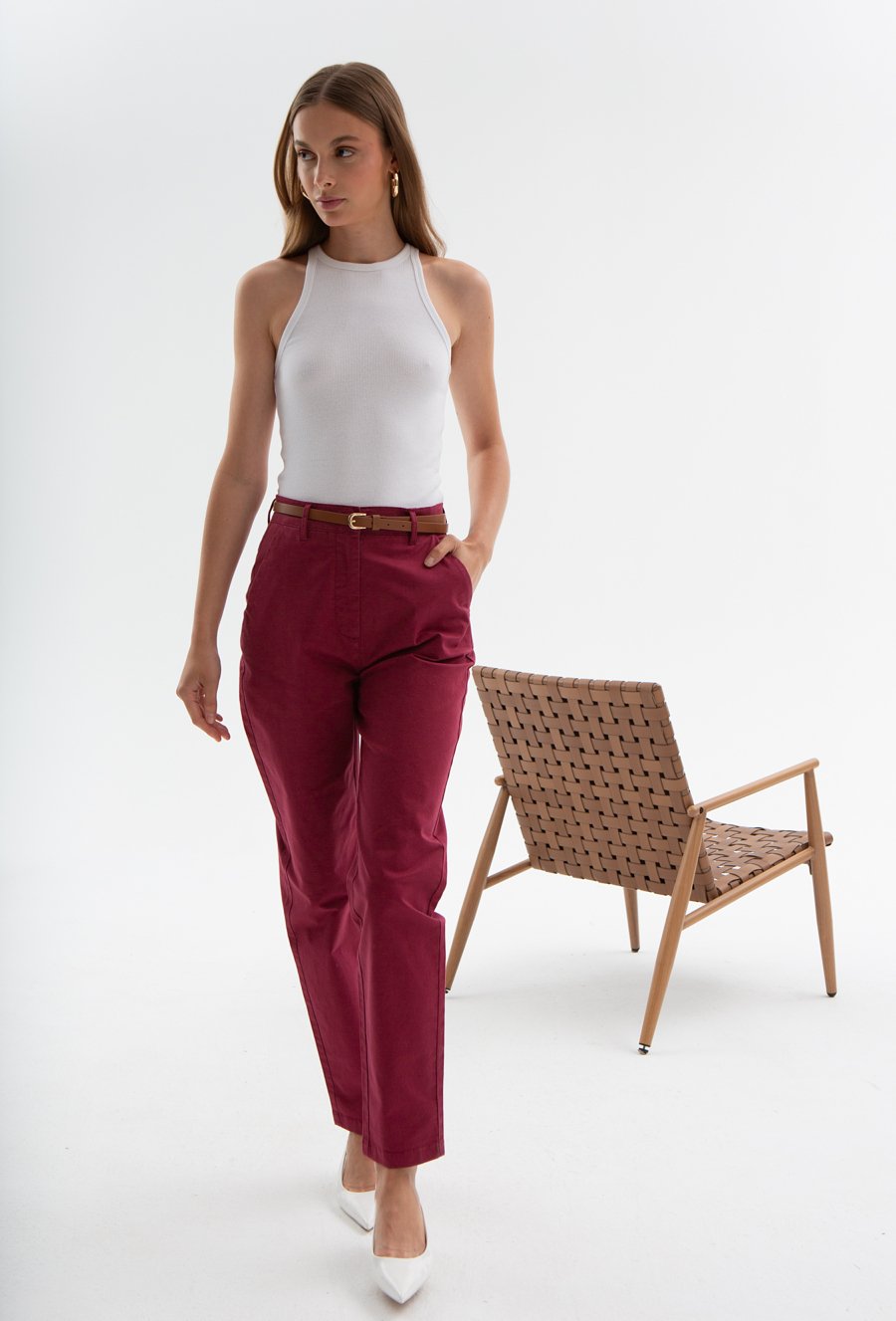 Spodnie typu chinosy z paskiem