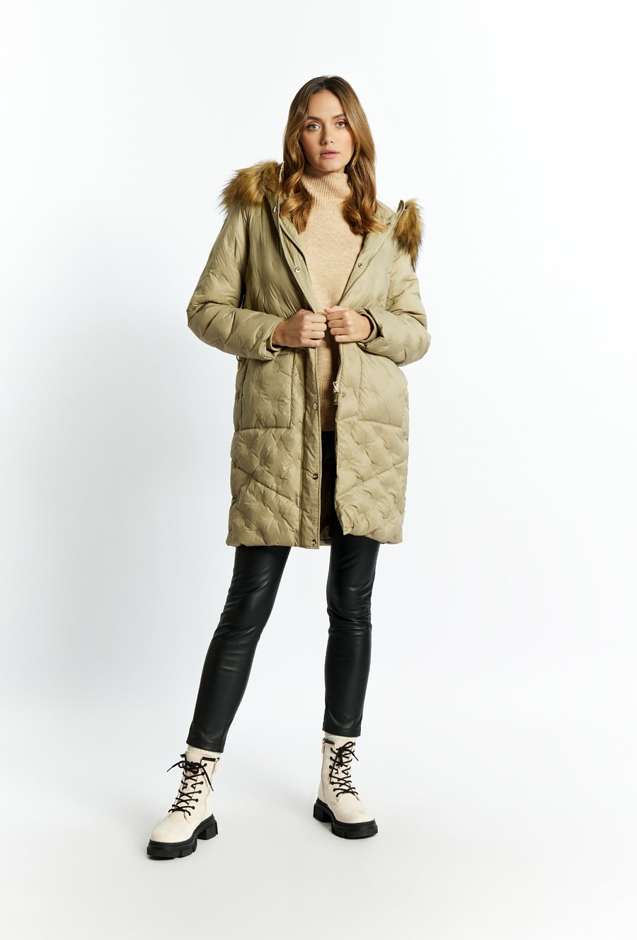 Puchowy płaszcz z pikowaniem