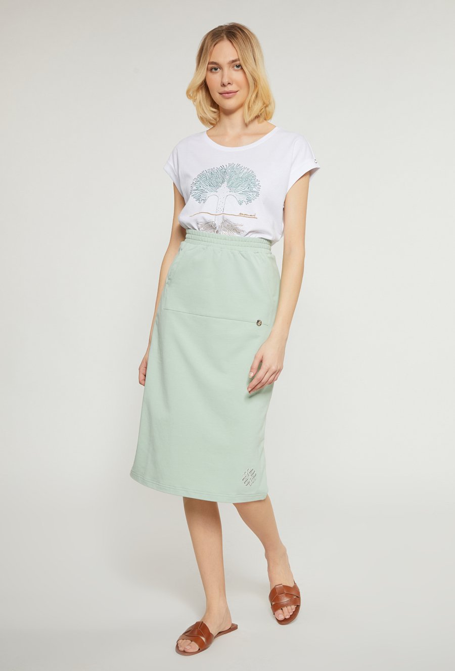 Sp&oacute;dnica z kieszonką kangurka