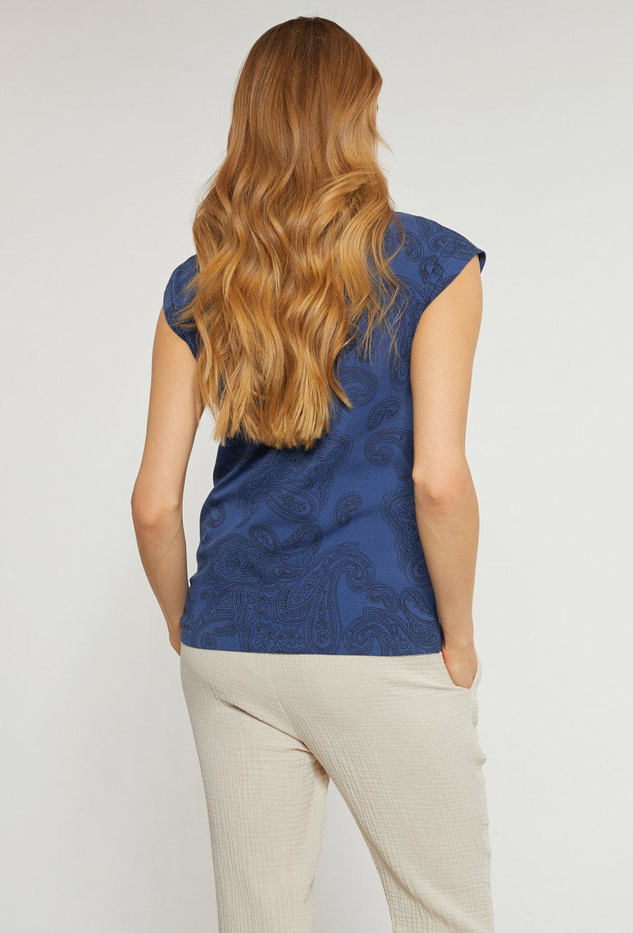 T-shirt damski z wzorem