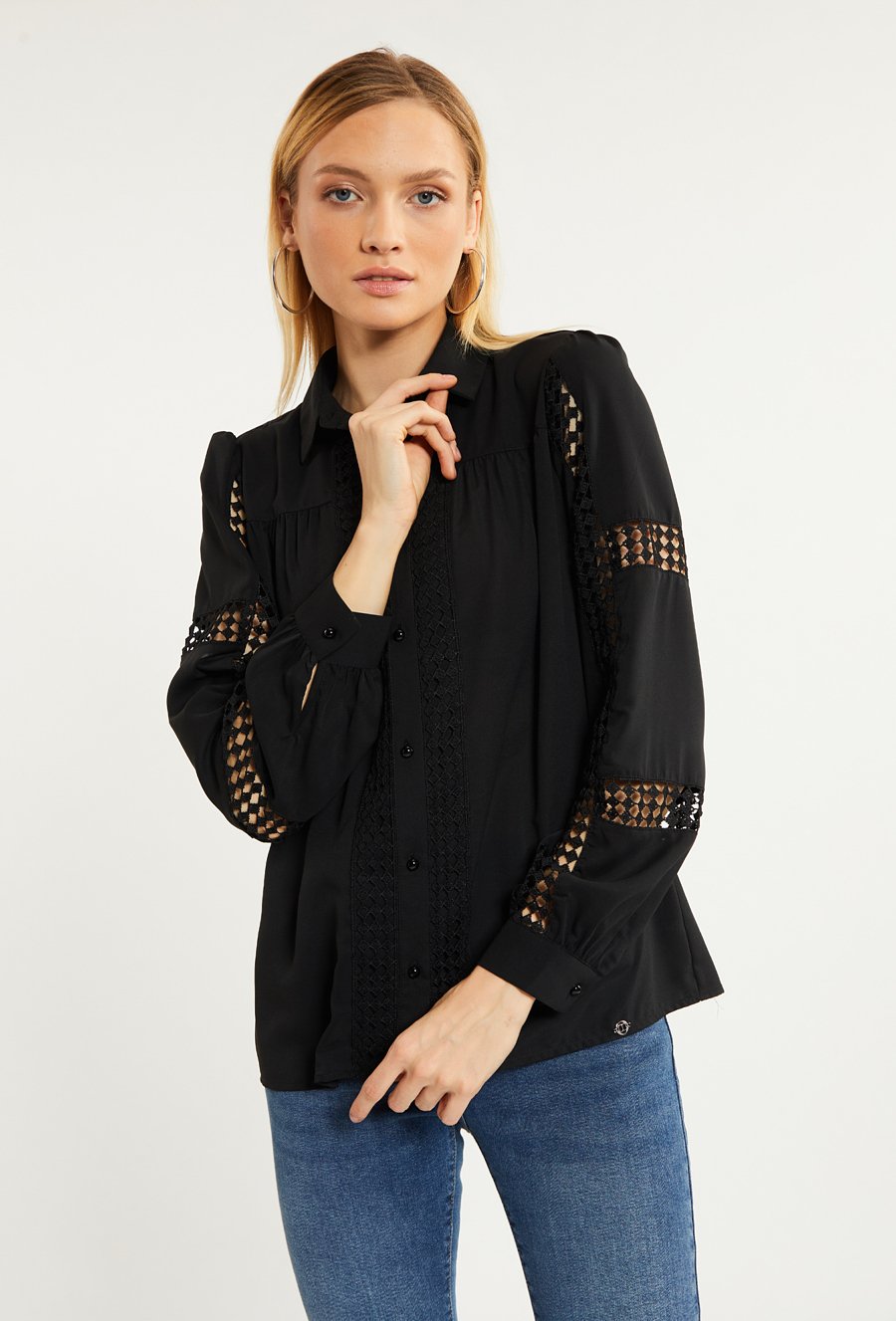 Koszulowa bluzka damska z koronką