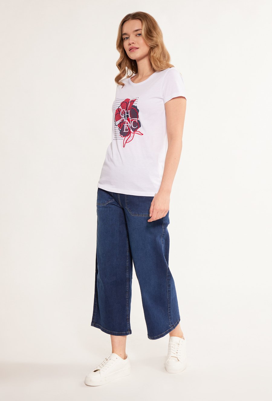 T-shirt damski z ozdobnym nadrukiem