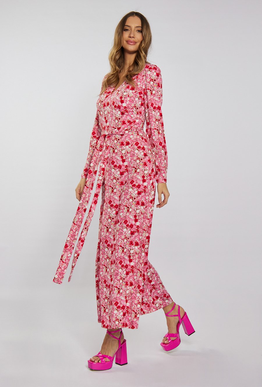 Długa sukienka w kwiaty