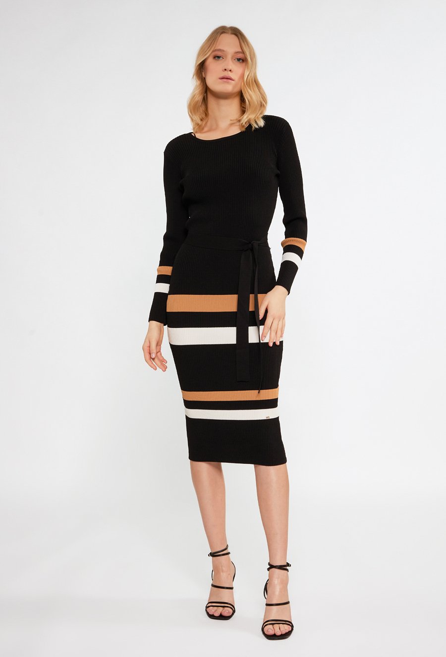 Prążkowana sukienka z wiskozy