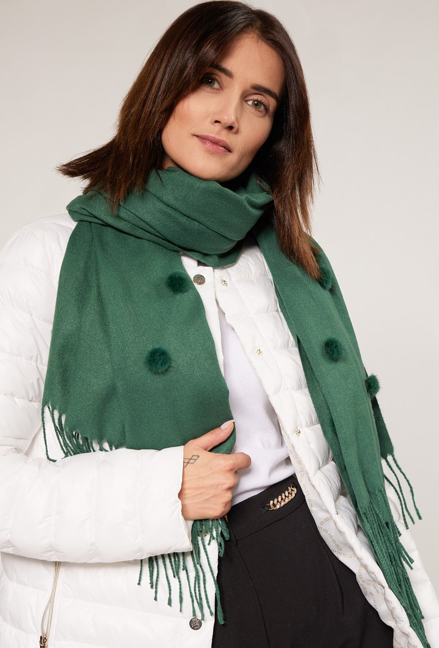 Szal damski z aplikacją