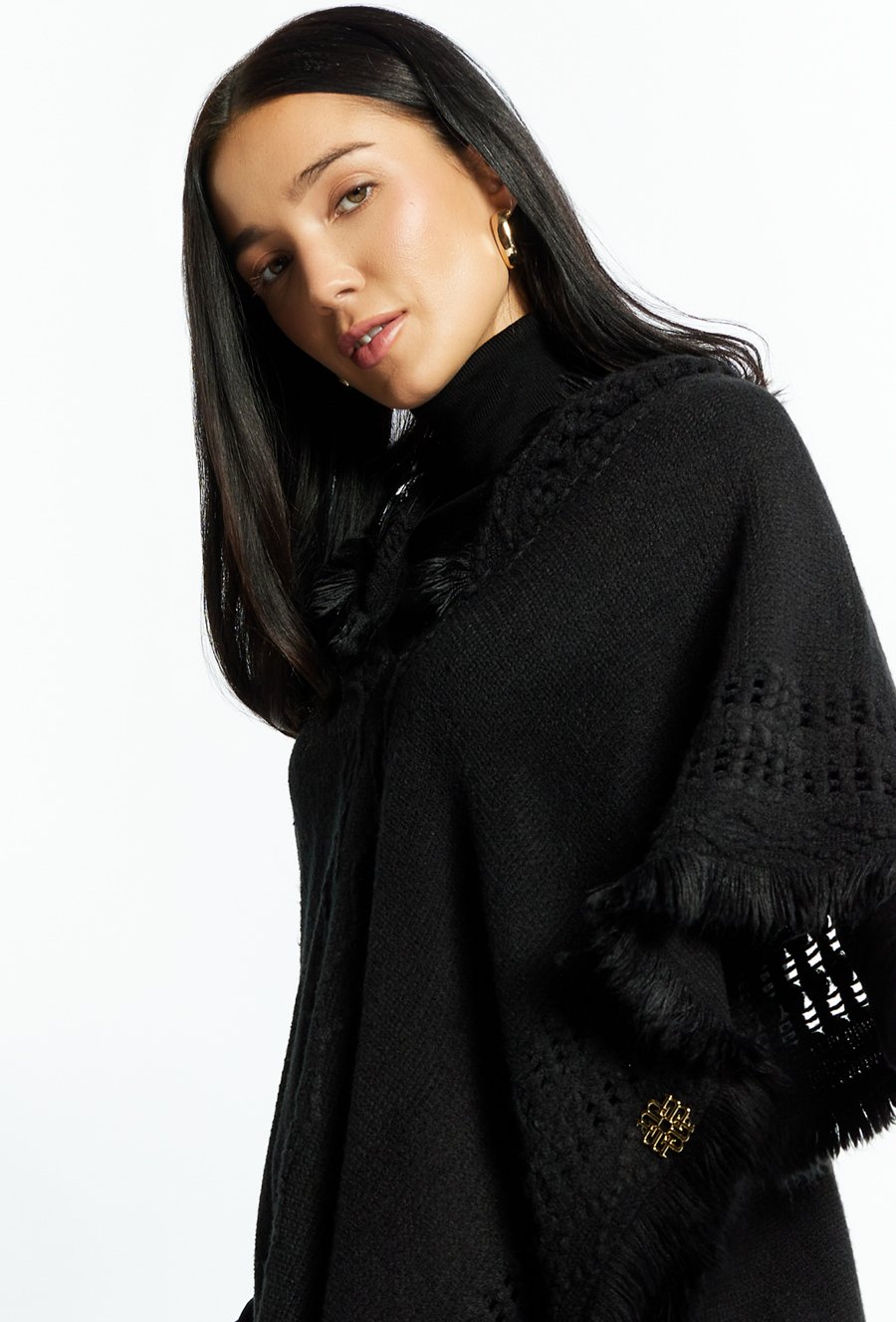 Ażurowy szal typu ponczo