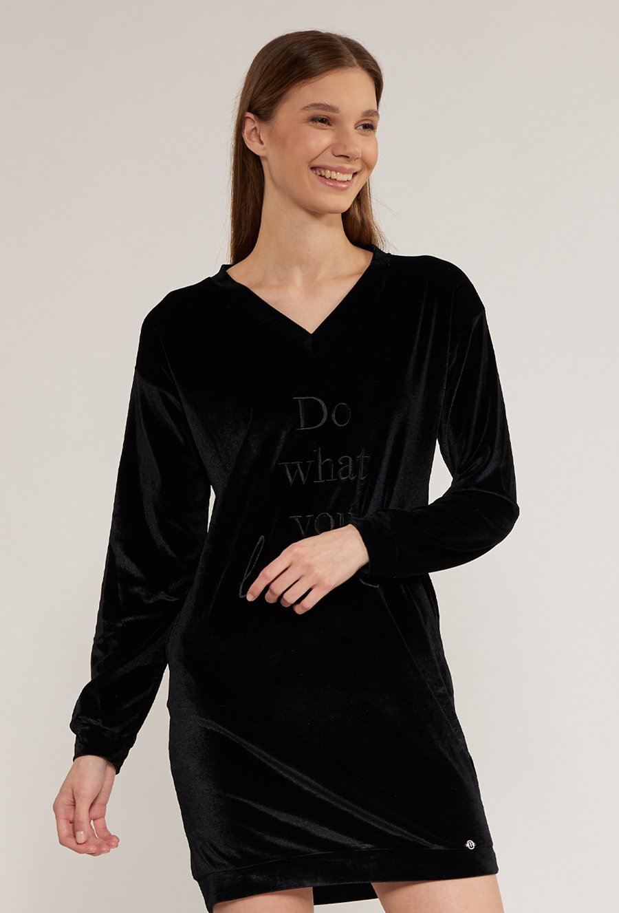 Długa, welurowa bluza z napisem