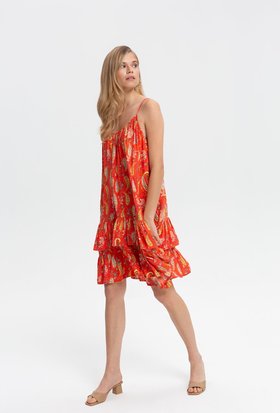 Wiskozowa sukienka z falbanami