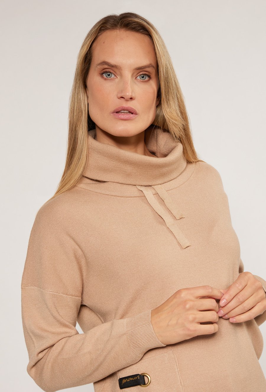 Sweter damski z kołnierzem