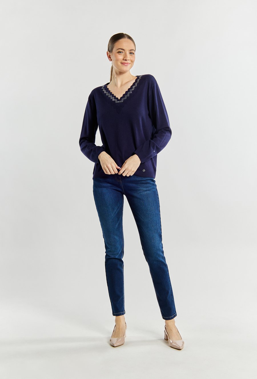 Sweter damski z dżetowym dekoltem