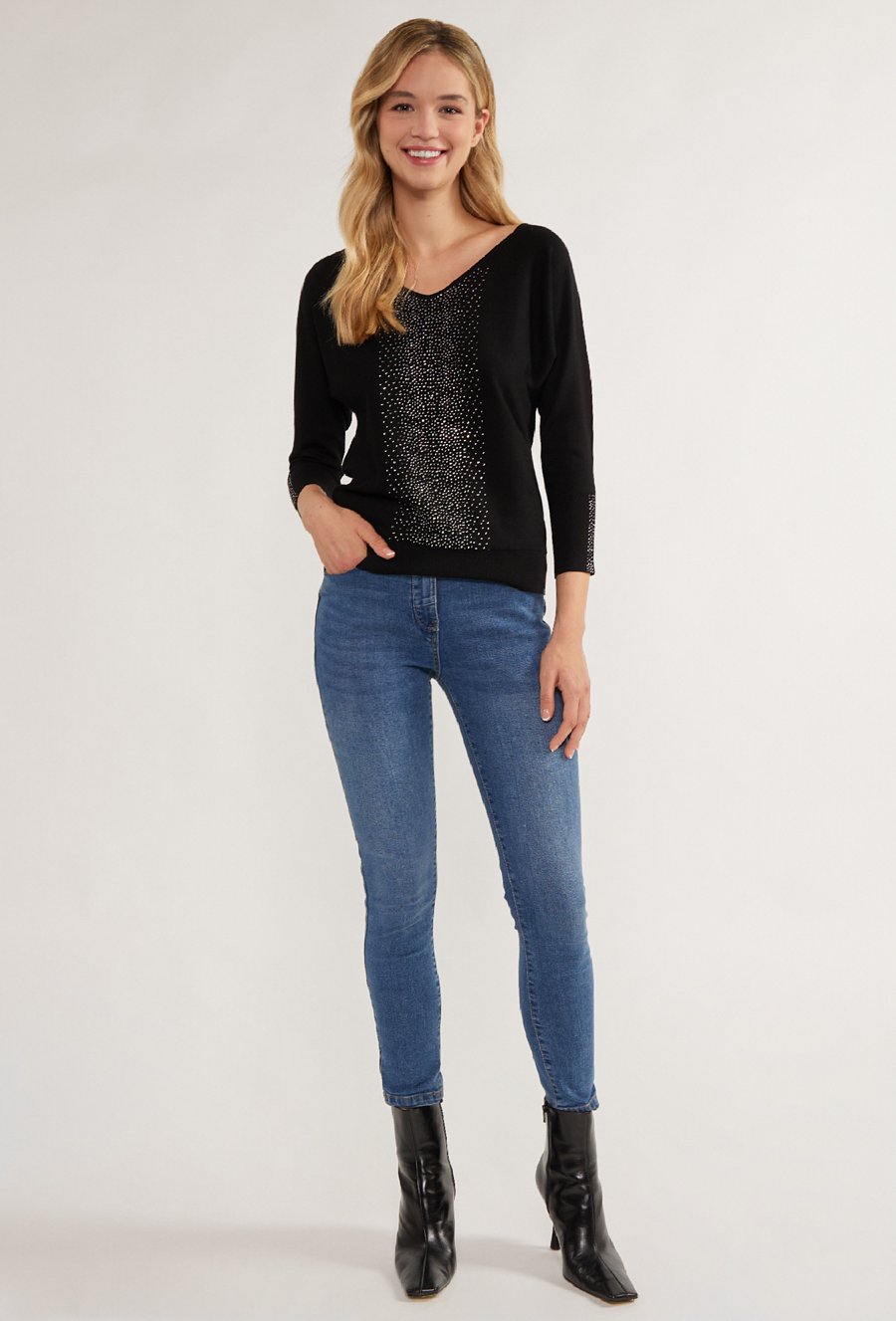 Sweter z dżetową aplikacją