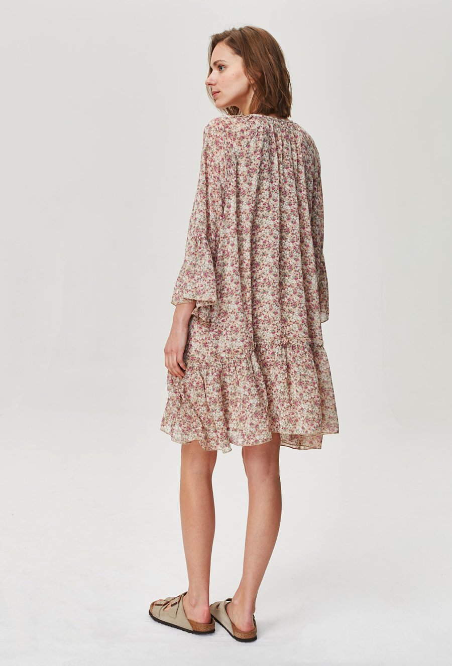 Sukienka z lekkiej tkaniny