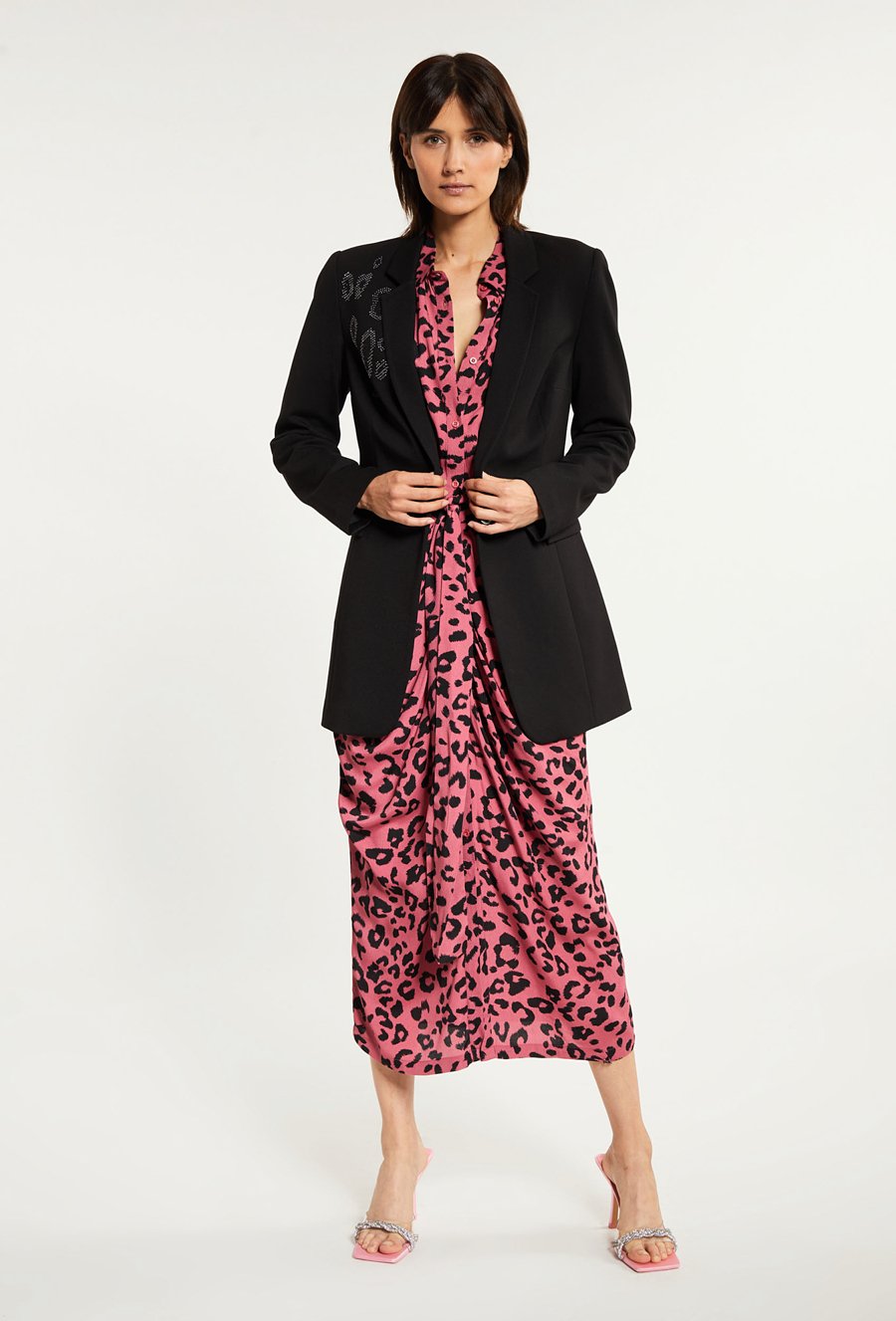 Dłuższa marynarka z dżetami