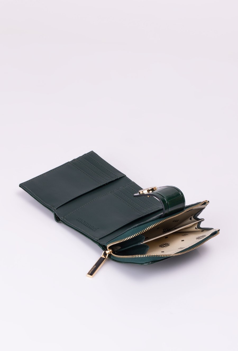 Wzorzysty portfel damski