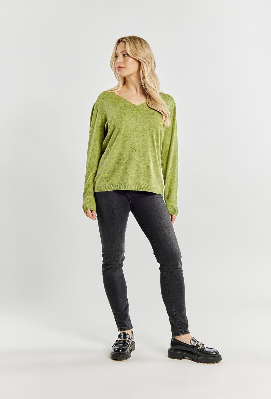 Połyskujący sweter damski