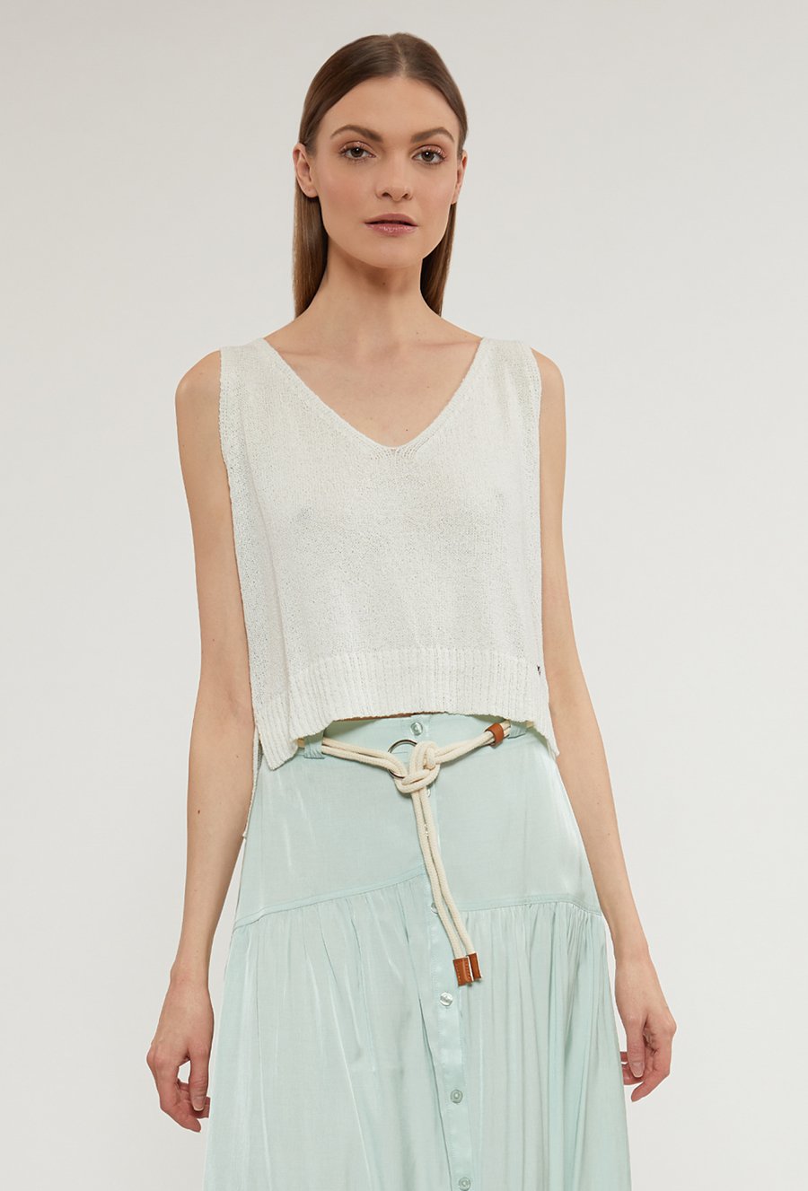 Ażurowy sweter damski na grubych ramiączkach