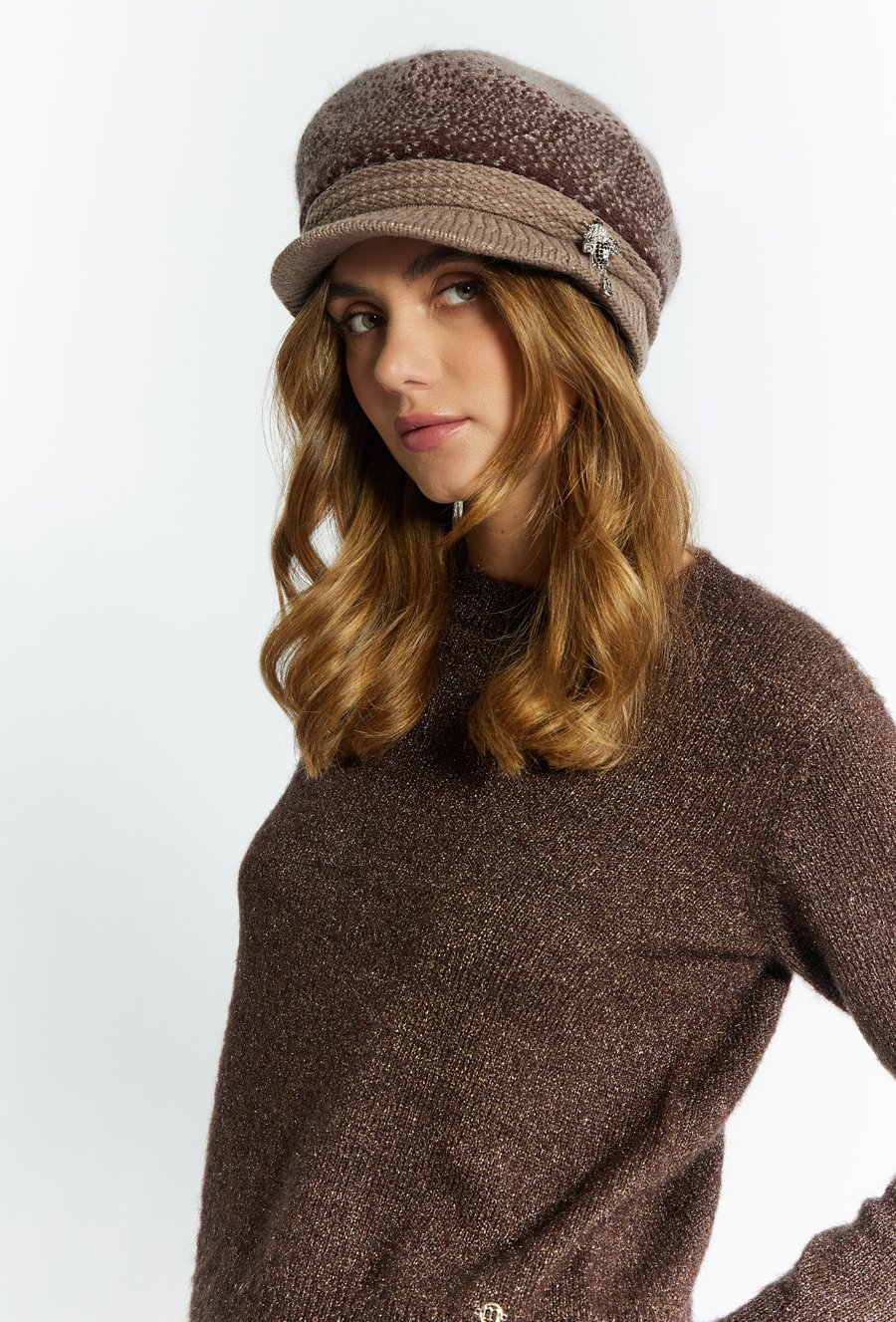 Kaszkiet damski z aplikacją