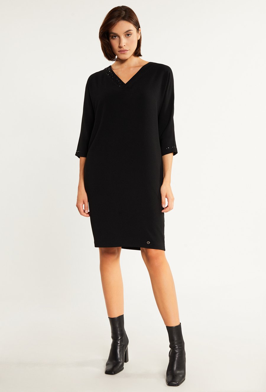 Sukienka z aplikacją