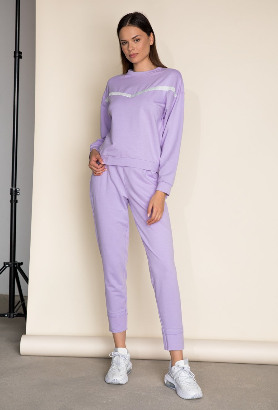 Liliowe spodnie dresowe