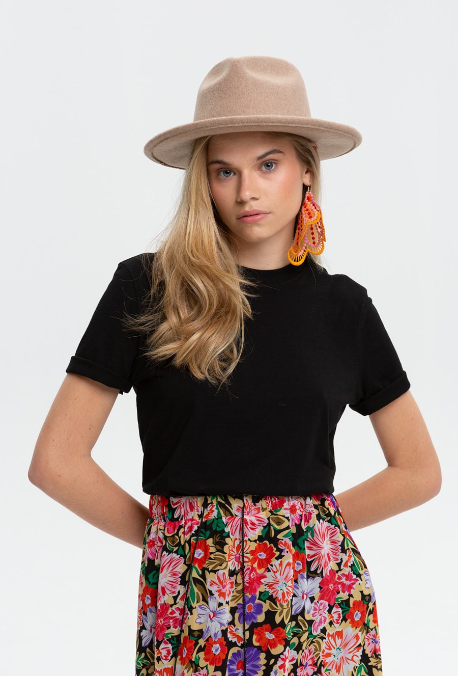 Sp&oacute;dnica maxi z wzorem w kwiaty