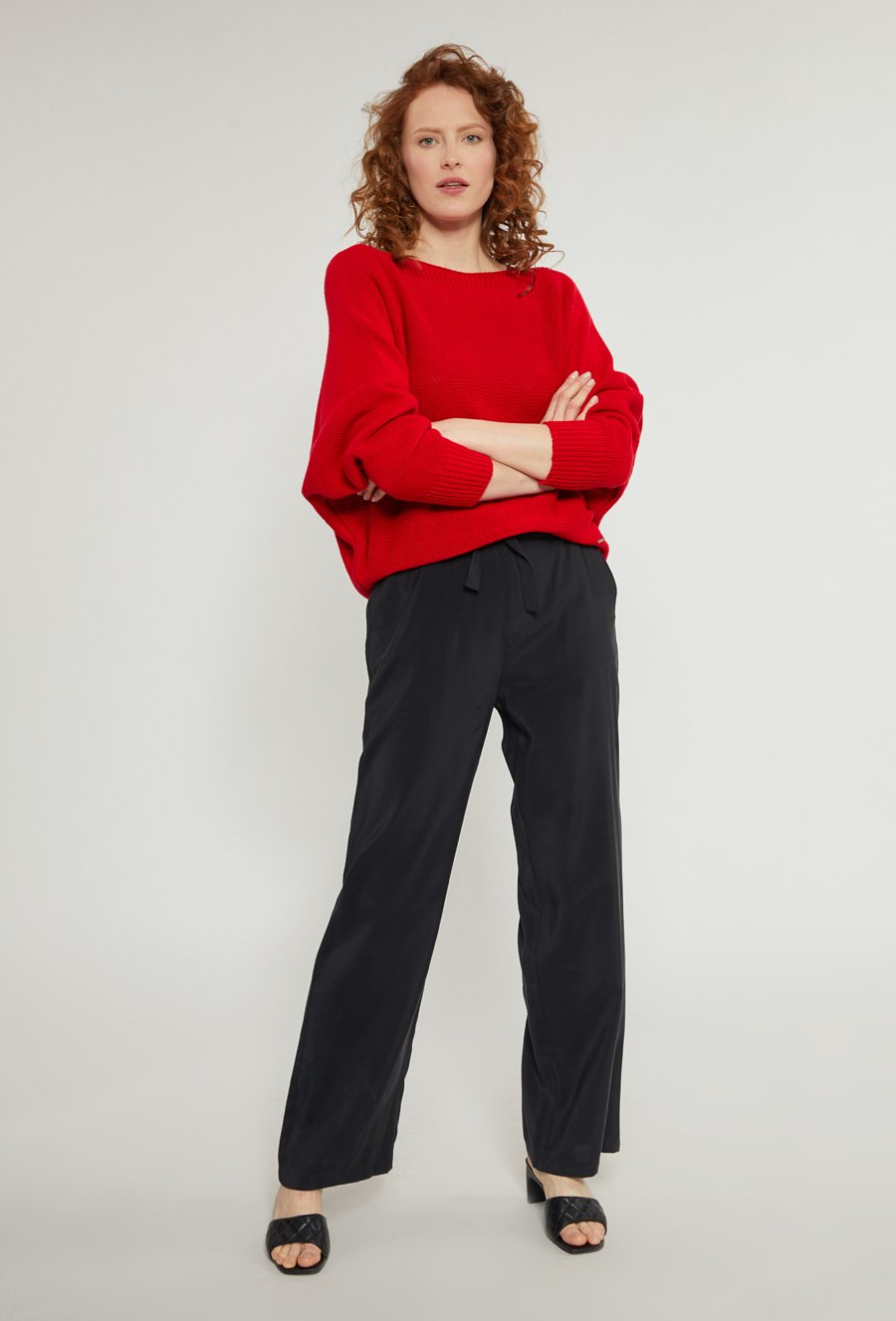 Sweter z wiązaniem z tyłu