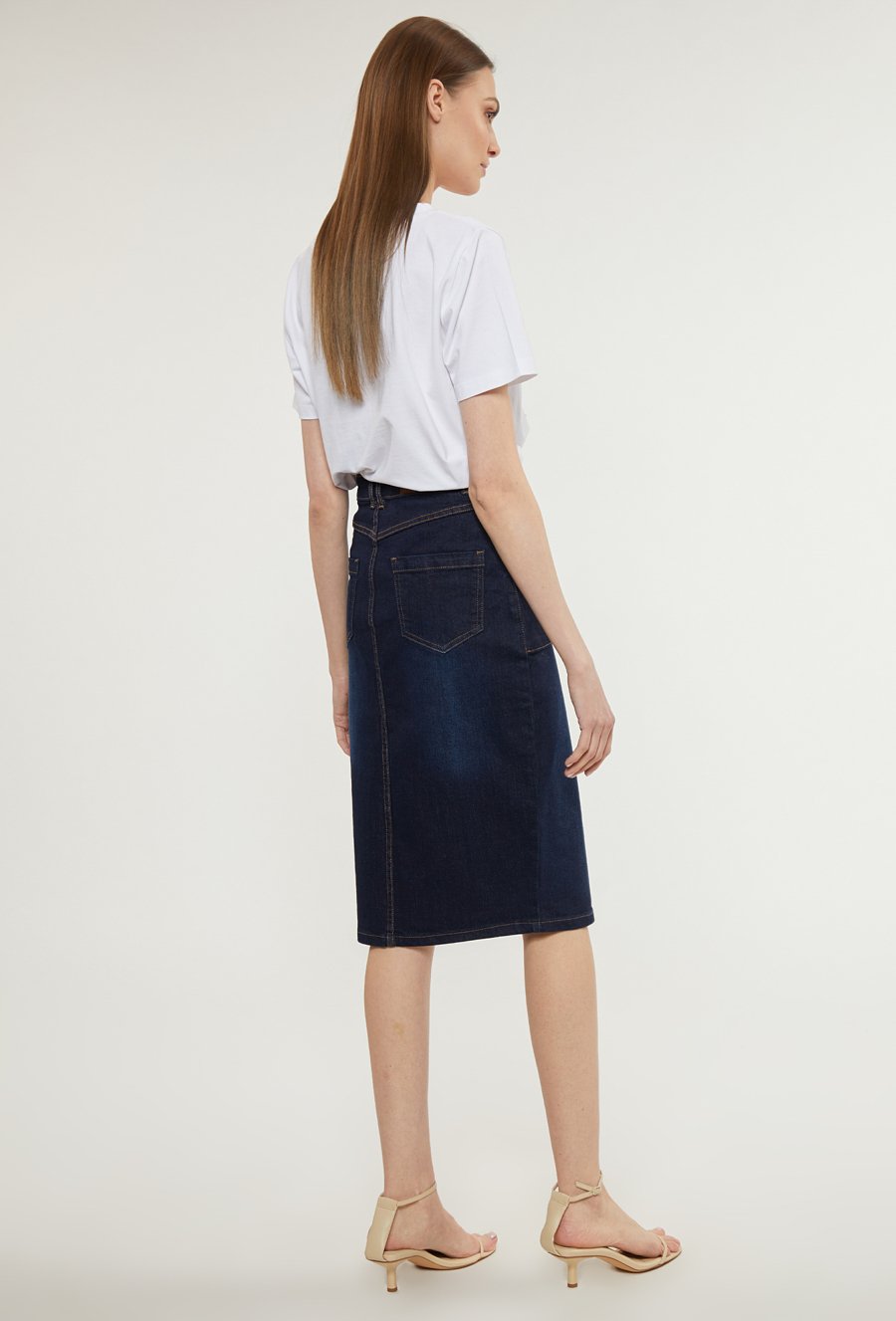 Jeansowa sp&oacute;dnica z rozcięciem