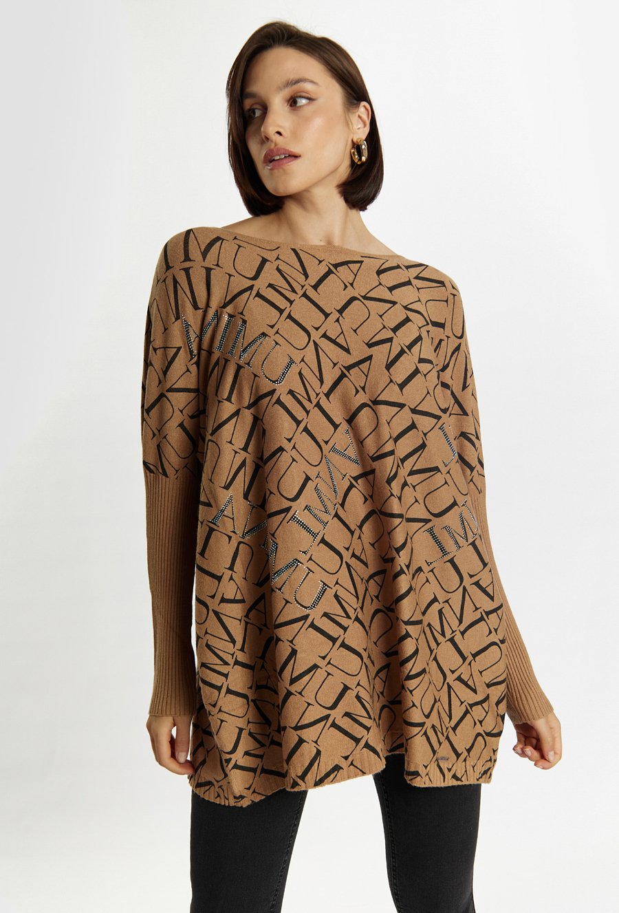 Sweter o swobodnym kroju z wzorem