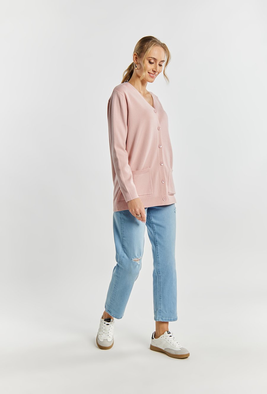 Sweter damski z kieszeniami